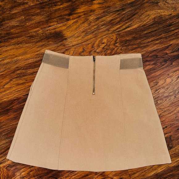 H&M Buckle A Line Skirt Size 14 NWOT - Picture 2 of 2